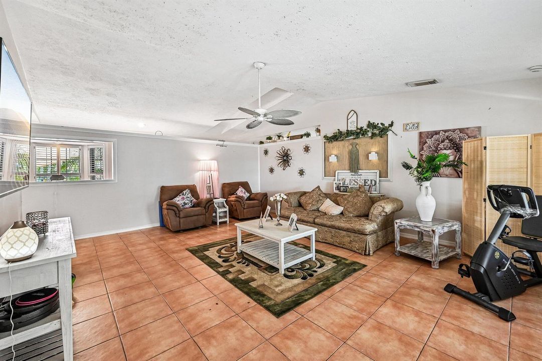 3-web-or-mls-SW Mercer St-S3105-014