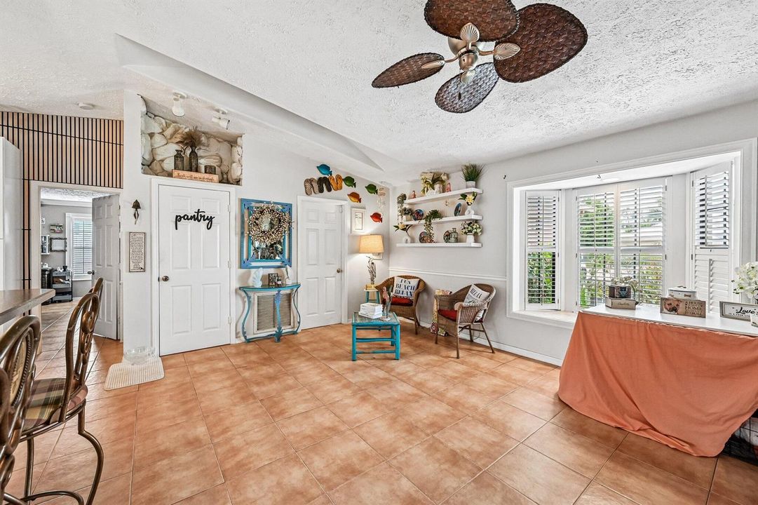 8-web-or-mls-SW Mercer St-S3105-009