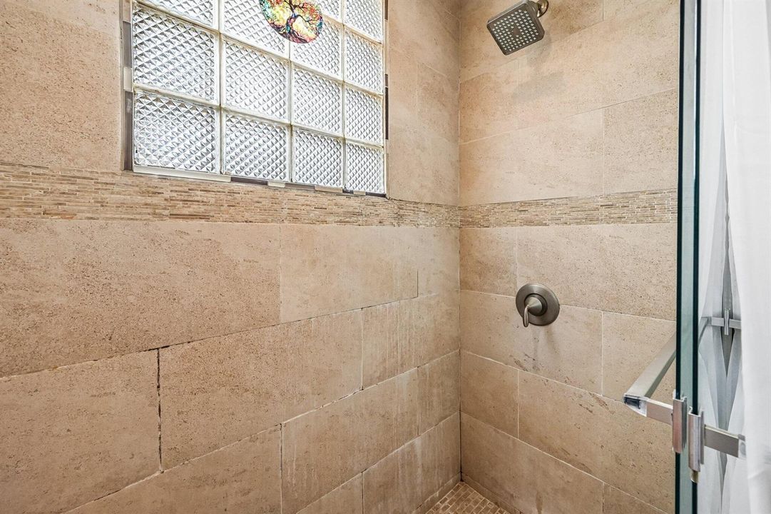 5-web-or-mls-SW Mercer St-S3105-026