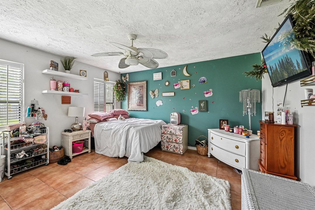 23-web-or-mls-SW Mercer St-S3105-036