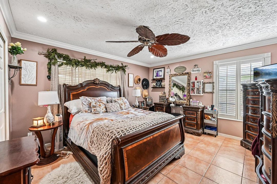 1-web-or-mls-SW Mercer St-S3105-022
