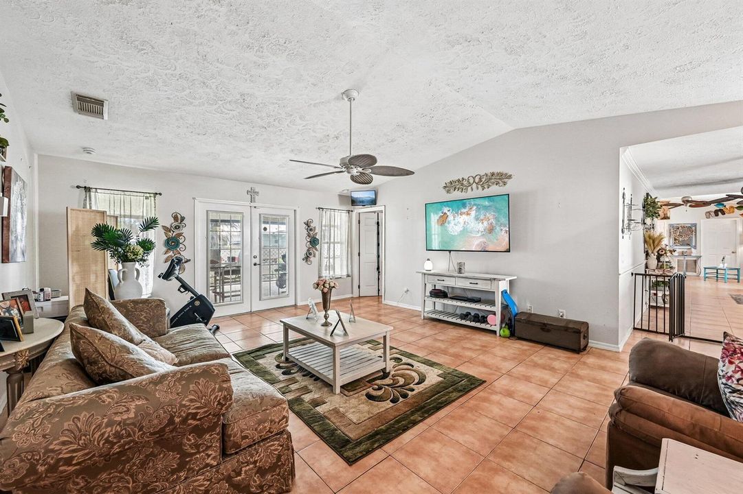 11-web-or-mls-SW Mercer St-S3105-012