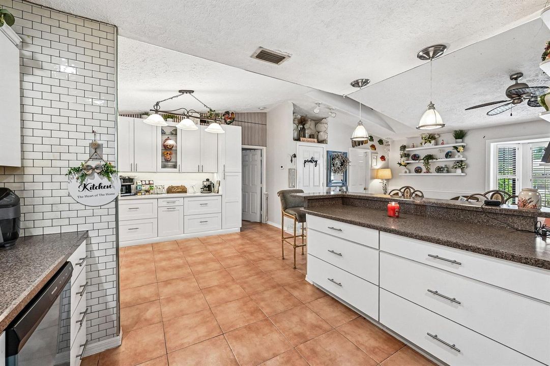 8-web-or-mls-SW Mercer St-S3105-019