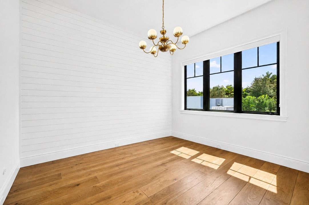 empty_bedroom_no_furniture