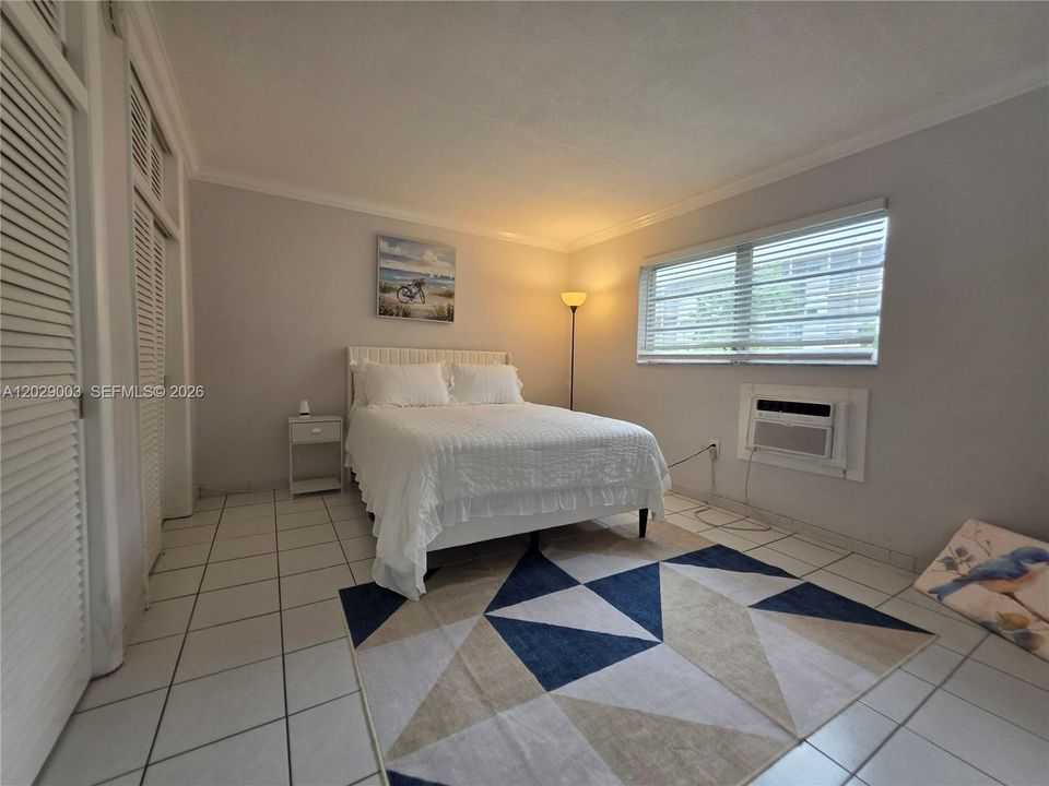 For Sale: $60,000 (1 beds, 1 baths, 688 Square Feet)