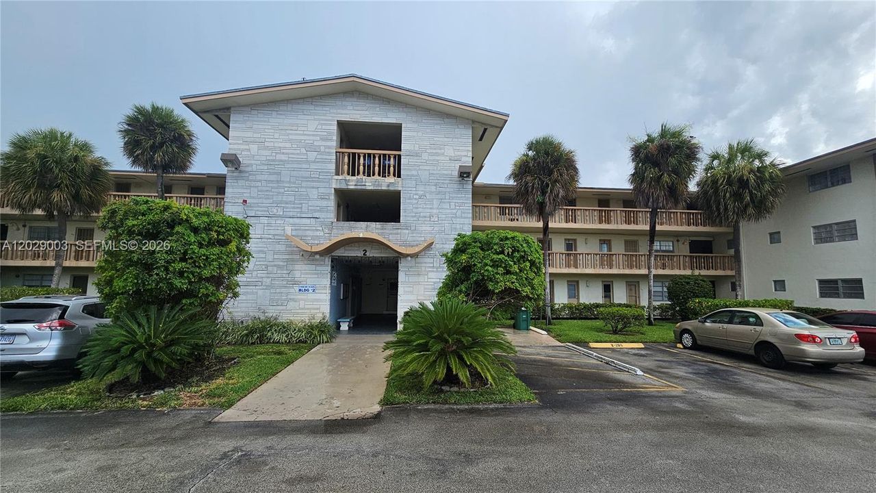 For Sale: $60,000 (1 beds, 1 baths, 688 Square Feet)