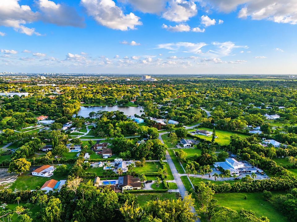 Square Lake Neighbourhood