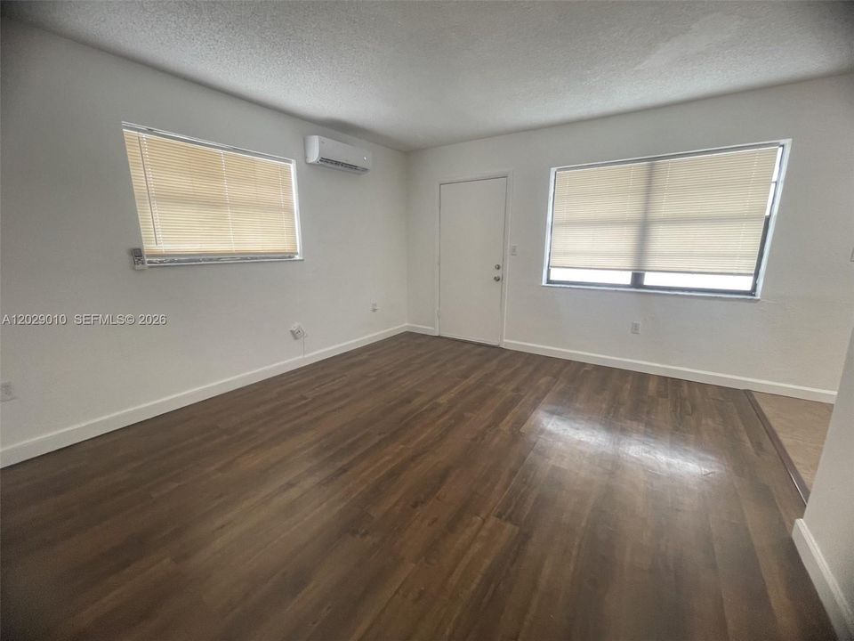 Recently Rented: $1,650 (1 beds, 1 baths, 580 Square Feet)