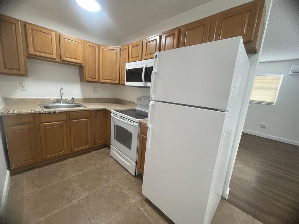 Recently Rented: $1,650 (1 beds, 1 baths, 580 Square Feet)