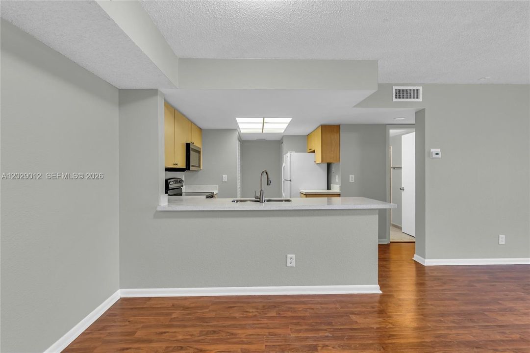 For Rent: $2,050 (2 beds, 2 baths, 986 Square Feet)