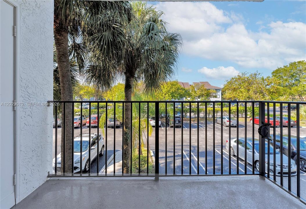 For Rent: $2,050 (2 beds, 2 baths, 986 Square Feet)