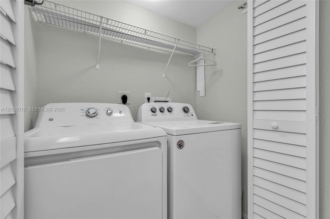 For Rent: $2,050 (2 beds, 2 baths, 986 Square Feet)