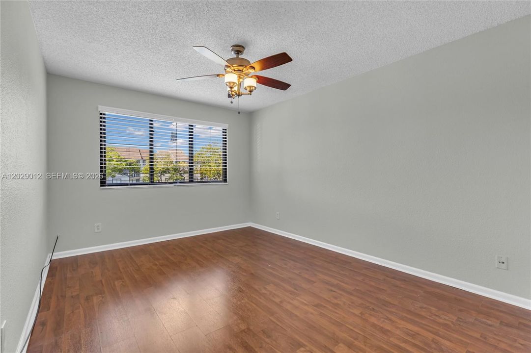 For Rent: $2,050 (2 beds, 2 baths, 986 Square Feet)