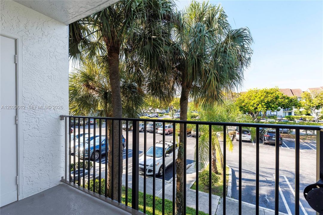 For Rent: $2,050 (2 beds, 2 baths, 986 Square Feet)