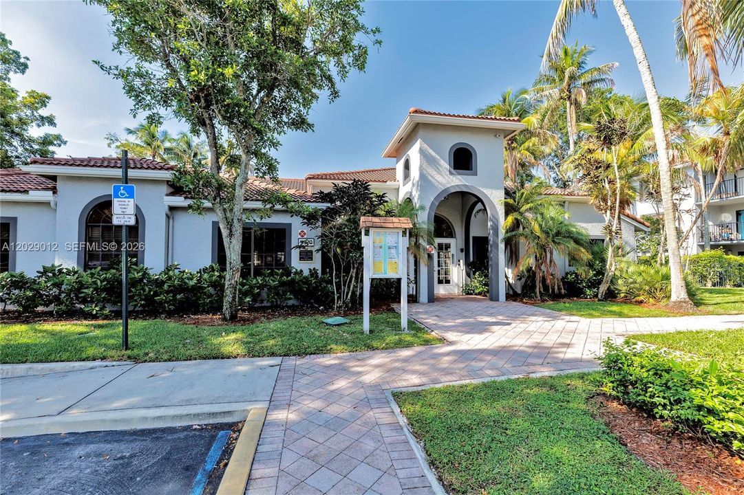 For Rent: $2,050 (2 beds, 2 baths, 986 Square Feet)