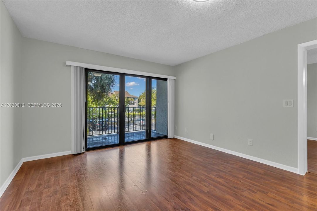 For Rent: $2,050 (2 beds, 2 baths, 986 Square Feet)