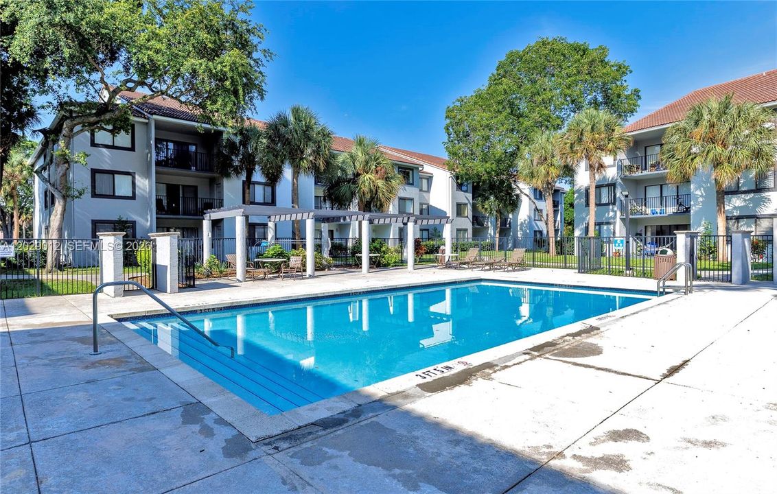 For Rent: $2,050 (2 beds, 2 baths, 986 Square Feet)