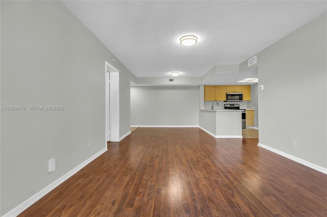 For Rent: $2,050 (2 beds, 2 baths, 986 Square Feet)