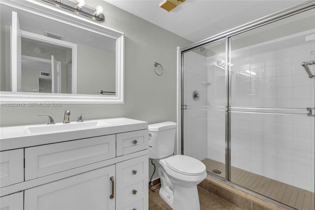 For Rent: $2,050 (2 beds, 2 baths, 986 Square Feet)