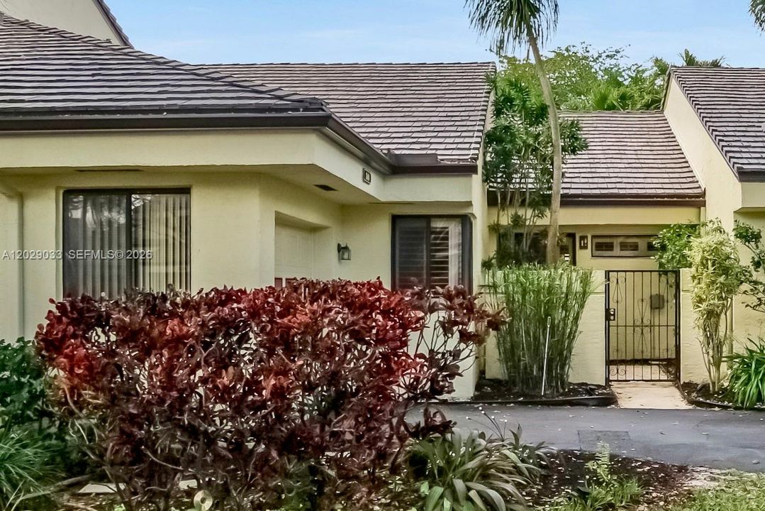 For Rent: $2,800 (2 beds, 2 baths, 1138 Square Feet)