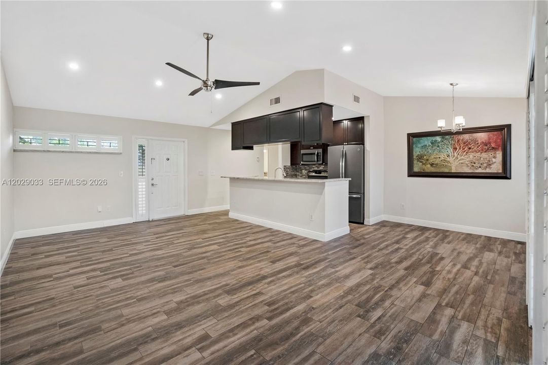 For Rent: $2,800 (2 beds, 2 baths, 1138 Square Feet)