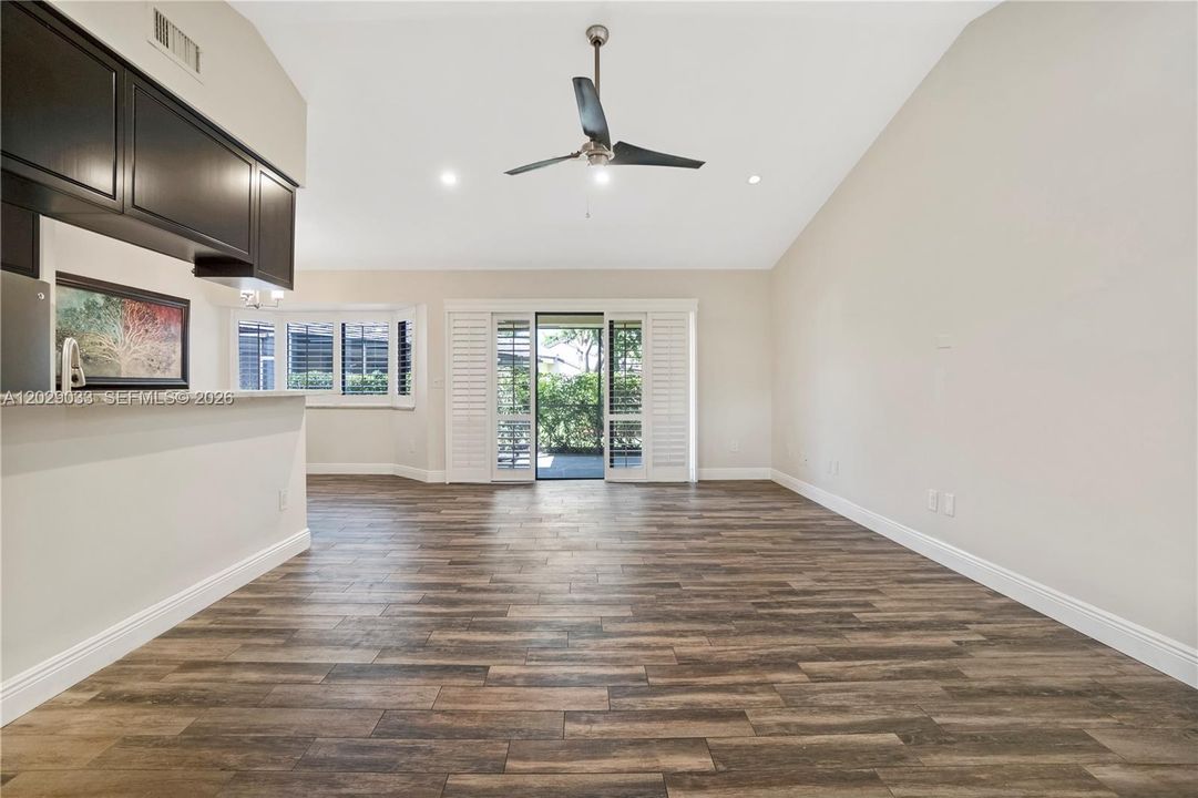 For Rent: $2,800 (2 beds, 2 baths, 1138 Square Feet)