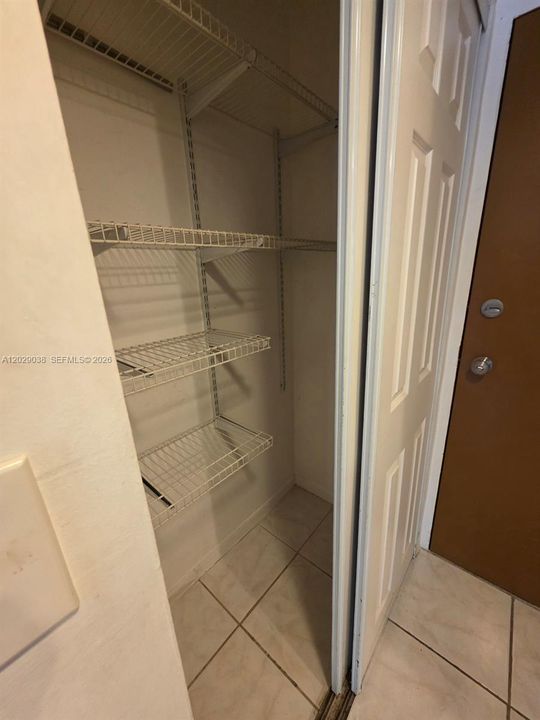 Под контрактом: $1,800 (1 спален, 1 ванн, 614 Квадратных фут)