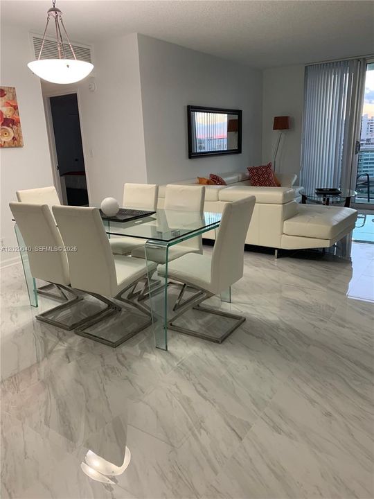 En Venta: $529,000 (2 camas, 2 baños, 1176 Pies cuadrados)