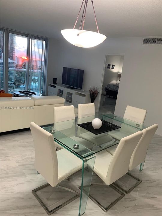 En Venta: $529,000 (2 camas, 2 baños, 1176 Pies cuadrados)