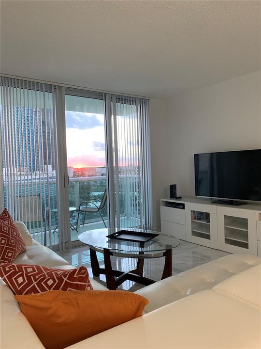 En Venta: $529,000 (2 camas, 2 baños, 1176 Pies cuadrados)