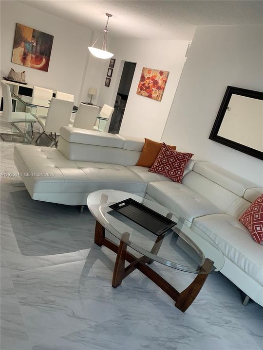 En Venta: $529,000 (2 camas, 2 baños, 1176 Pies cuadrados)