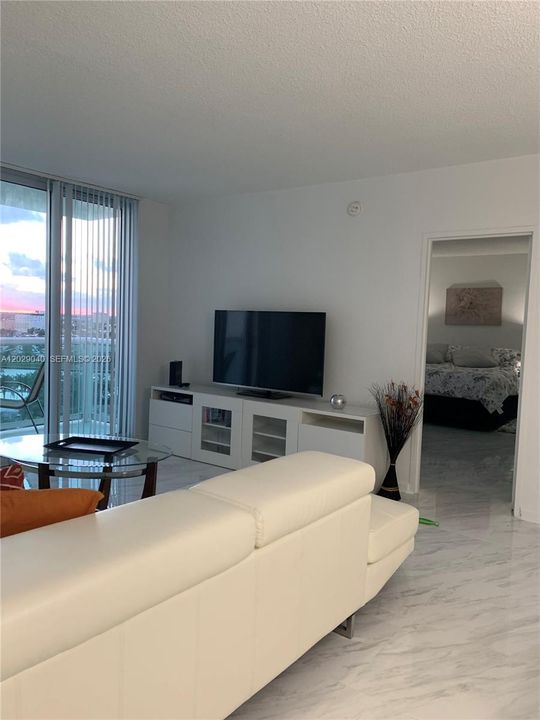 En Venta: $529,000 (2 camas, 2 baños, 1176 Pies cuadrados)