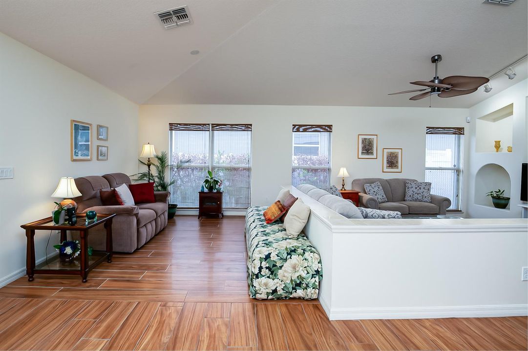 1601 SW Realty ST