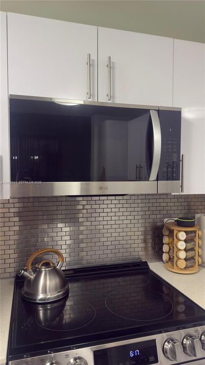 For Rent: $2,650 (1 beds, 1 baths, 672 Square Feet)