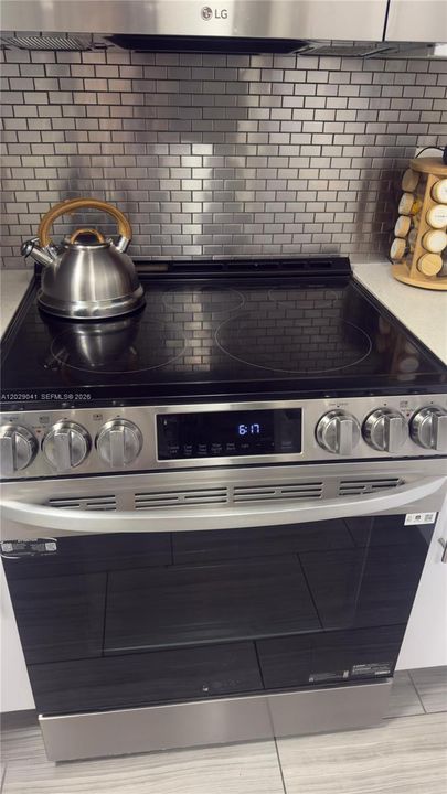 For Rent: $2,650 (1 beds, 1 baths, 672 Square Feet)