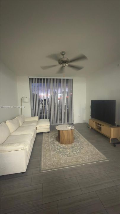 For Rent: $2,650 (1 beds, 1 baths, 672 Square Feet)