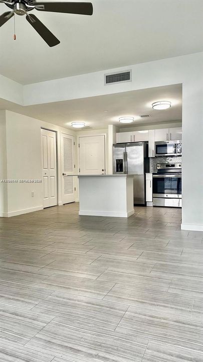 For Rent: $2,650 (1 beds, 1 baths, 672 Square Feet)