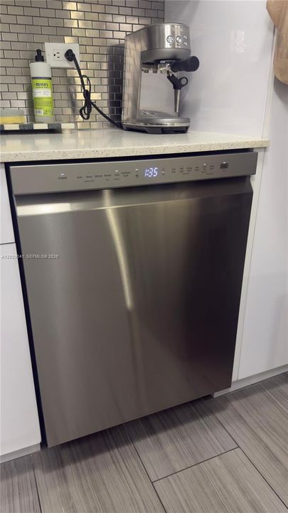 For Rent: $2,650 (1 beds, 1 baths, 672 Square Feet)