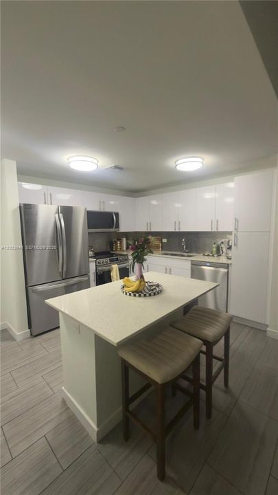 For Rent: $2,650 (1 beds, 1 baths, 672 Square Feet)