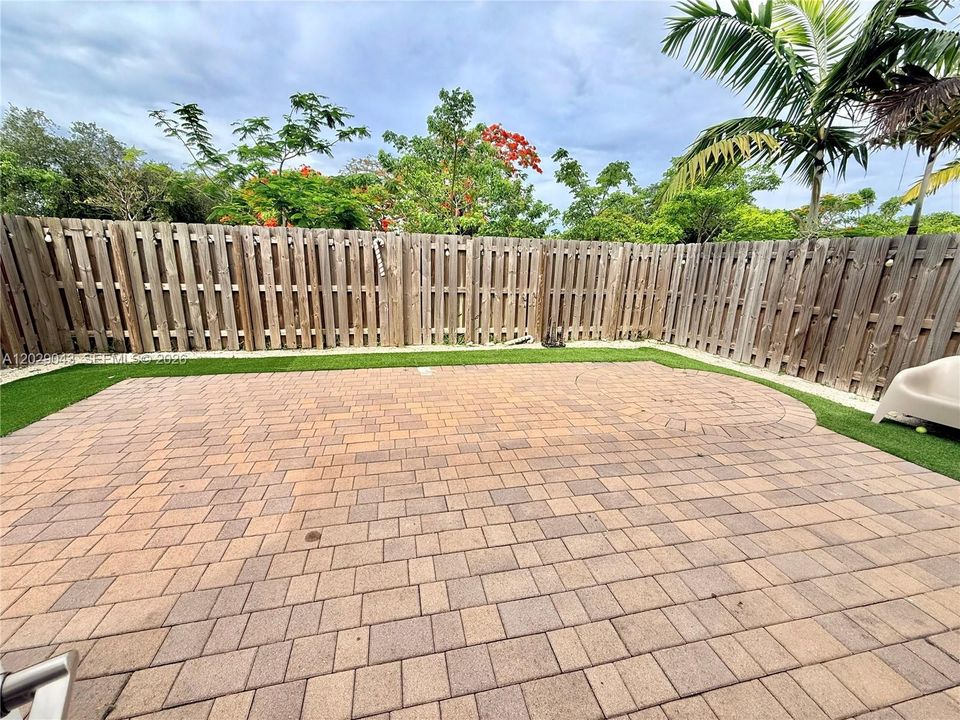 For Sale: $670,000 (4 beds, 3 baths, 2107 Square Feet)