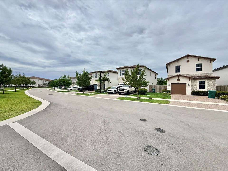 For Sale: $670,000 (4 beds, 3 baths, 2107 Square Feet)