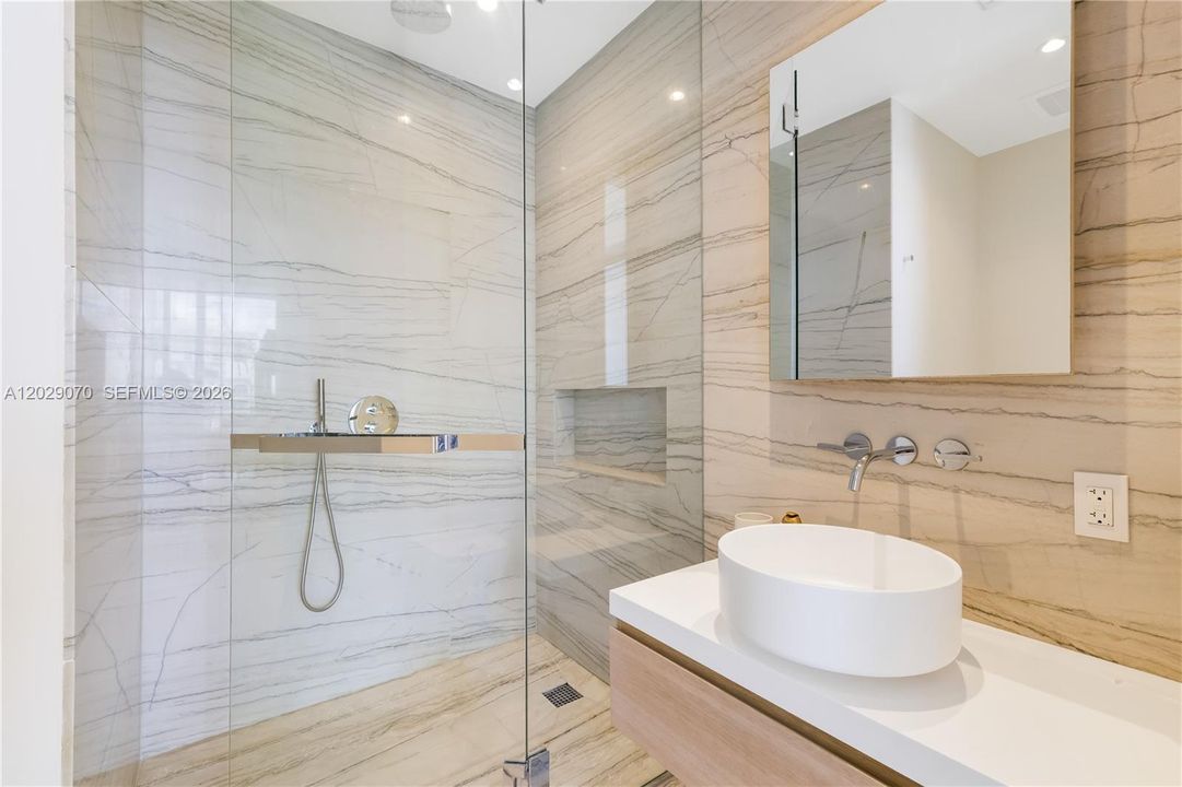 For Rent: $25,000 (2 beds, 2 baths, 1522 Square Feet)