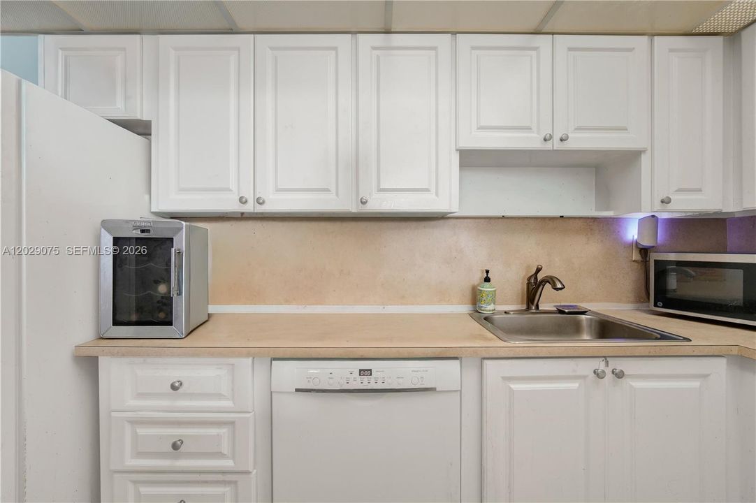На продажу: $299,900 (1 спален, 1 ванн, 1000 Квадратных фут)