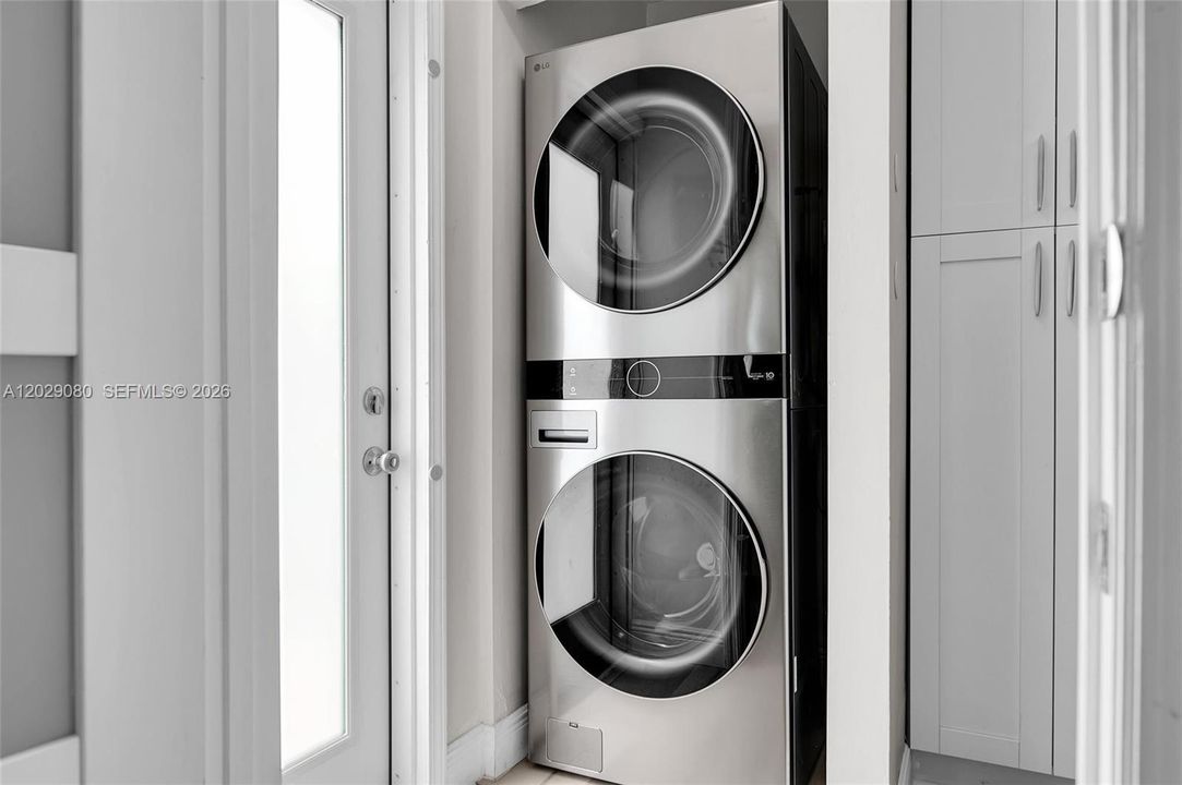 Под контрактом: $349,000 (2 спален, 1 ванн, 1576 Квадратных фут)