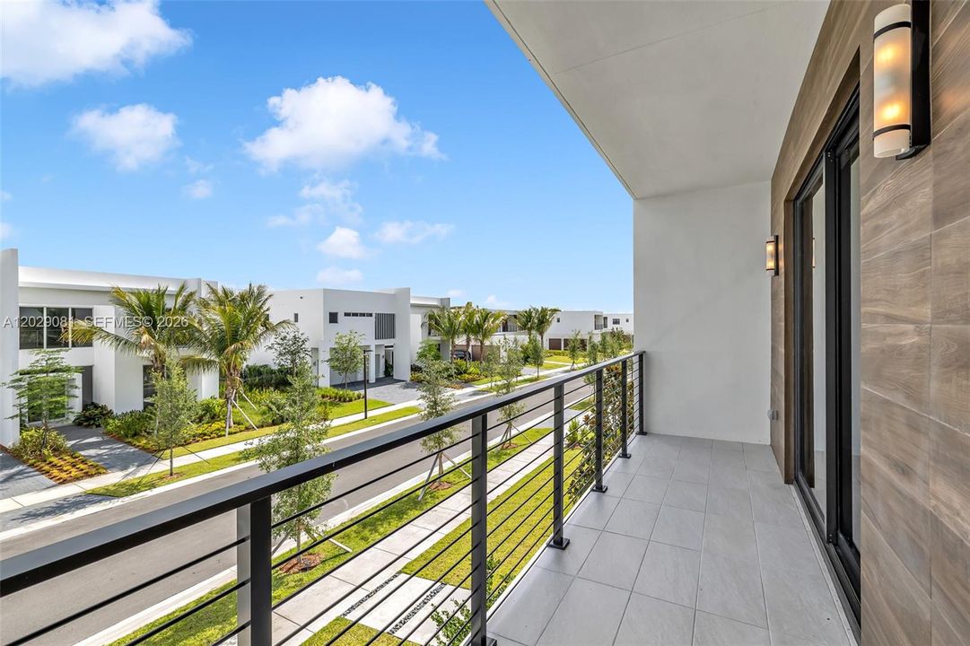 For Sale: $3,100,000 (5 beds, 6 baths, 5368 Square Feet)
