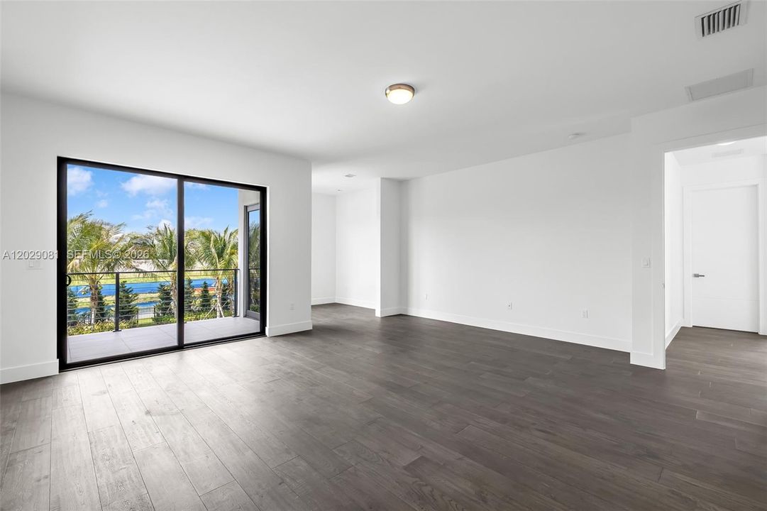 For Sale: $3,100,000 (5 beds, 6 baths, 5368 Square Feet)