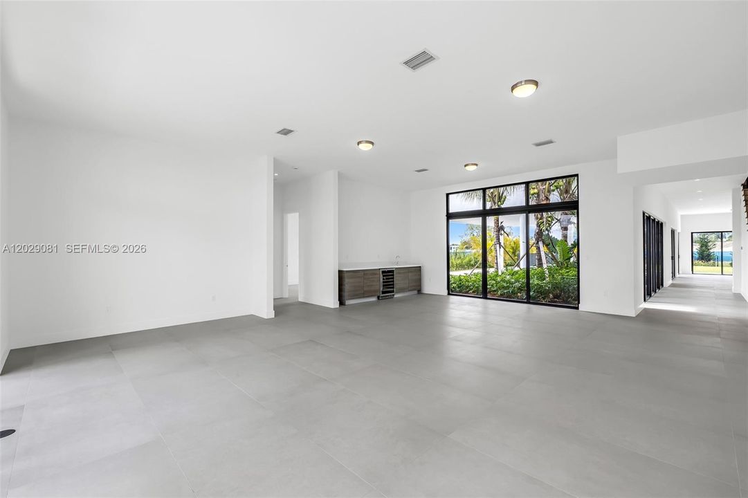 For Sale: $3,100,000 (5 beds, 6 baths, 5368 Square Feet)