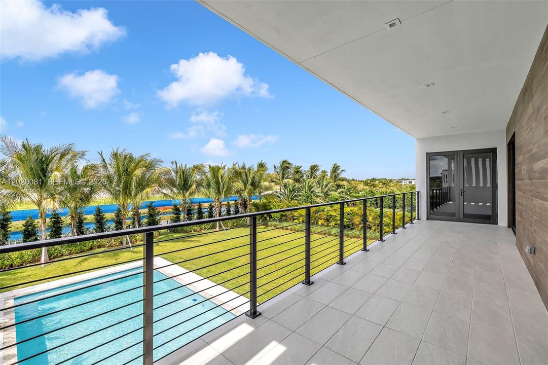 For Sale: $3,100,000 (5 beds, 6 baths, 5368 Square Feet)