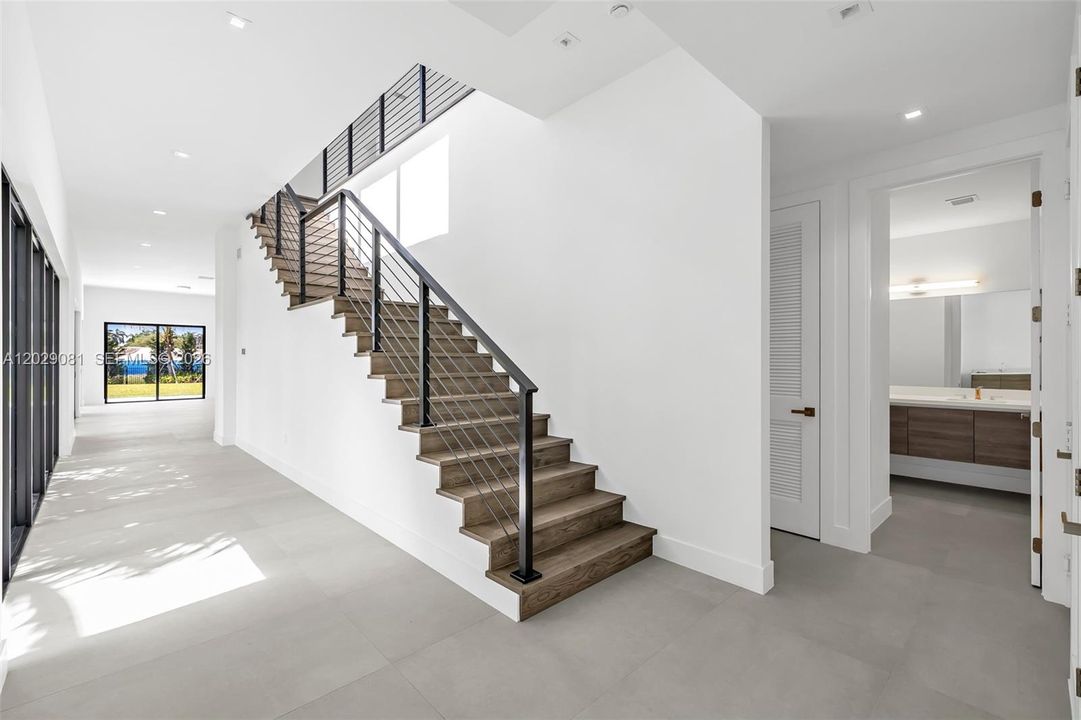 For Sale: $3,100,000 (5 beds, 6 baths, 5368 Square Feet)