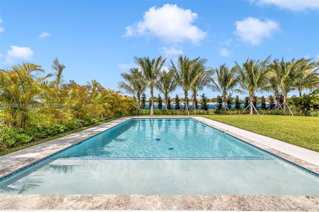 For Sale: $3,100,000 (5 beds, 6 baths, 5368 Square Feet)